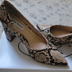 Steve Madden Snake Ski Pump